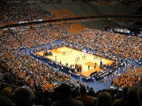 Syracuse Orange Mens Basketball à JMA Wireless Dome