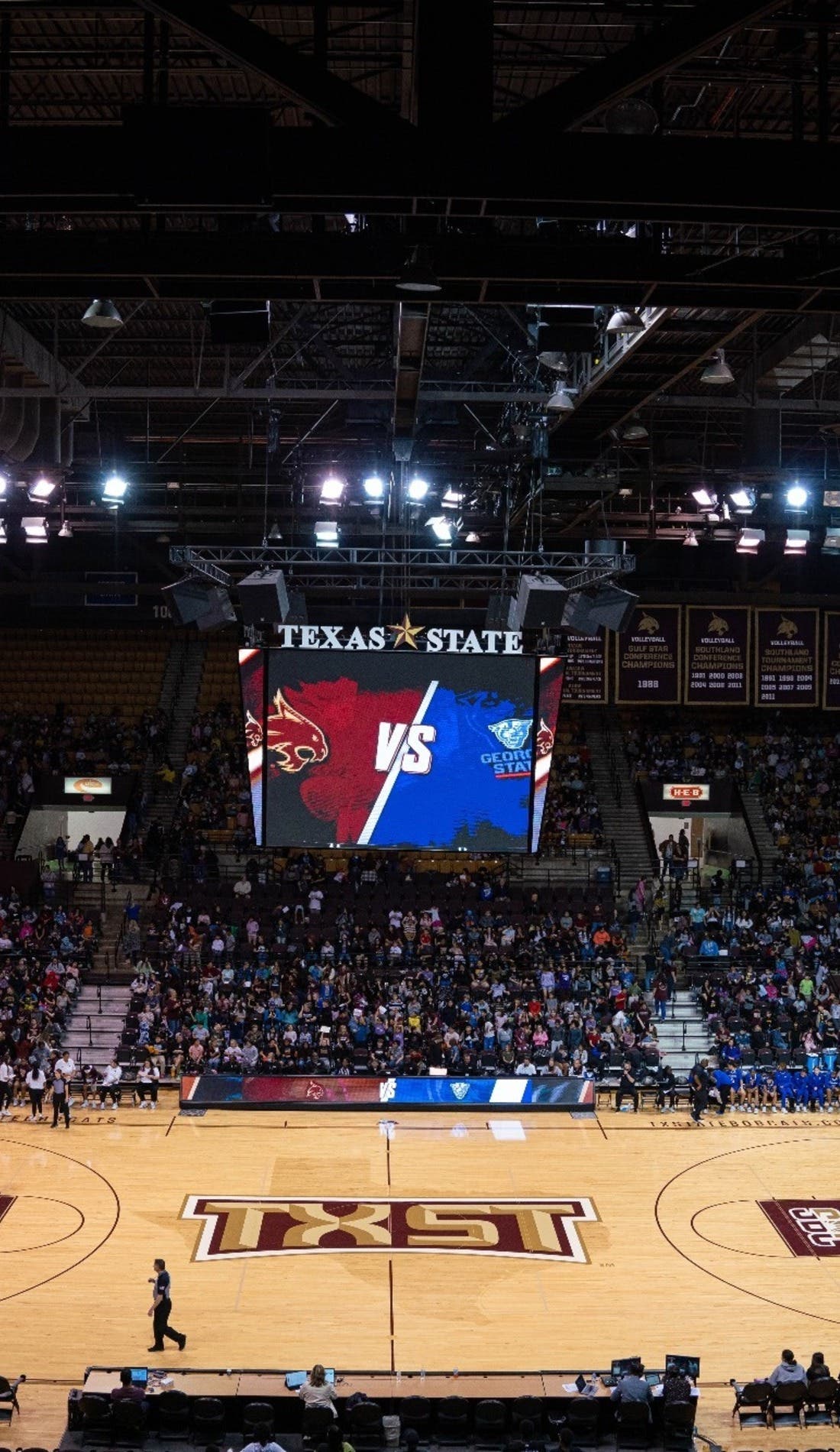 Vue d'un siège à un match Texas State Bobcats Womens Basketball contre South Alabama Jaguars Womens Basketball, montrant les équipes en action