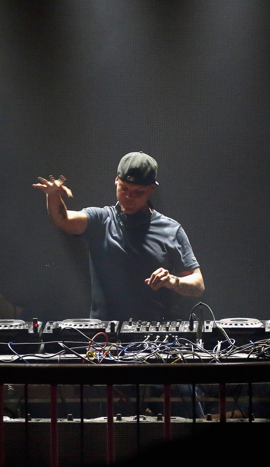 Tom Hangs promotional image for upcoming events and ticket sales