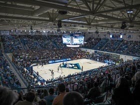 UNC Wilmington Seahawks Mens Basketball à Trask Coliseum