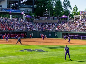 Washington Huskies Softball