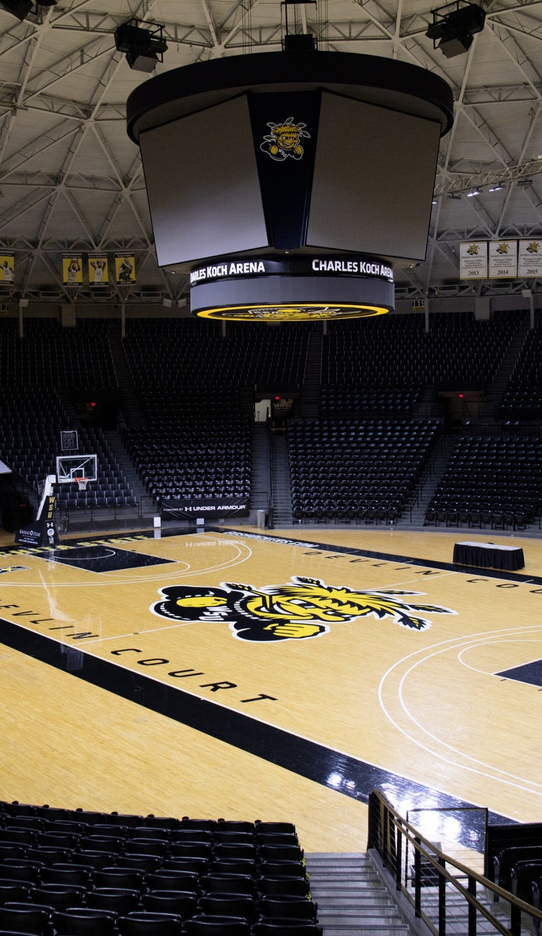 Vue d'un siège à un match Wichita State Shockers Womens Basketball contre SMU Mustangs Womens Basketball, montrant les équipes en action