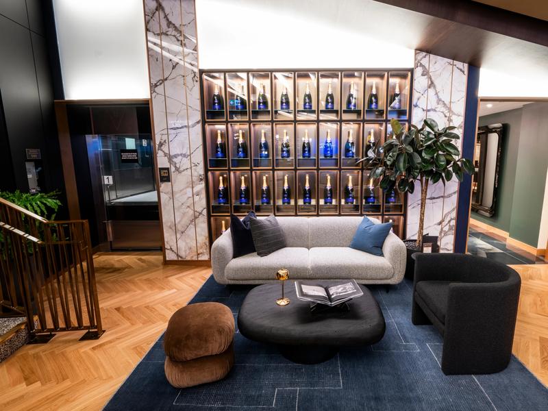 Premium club image 2