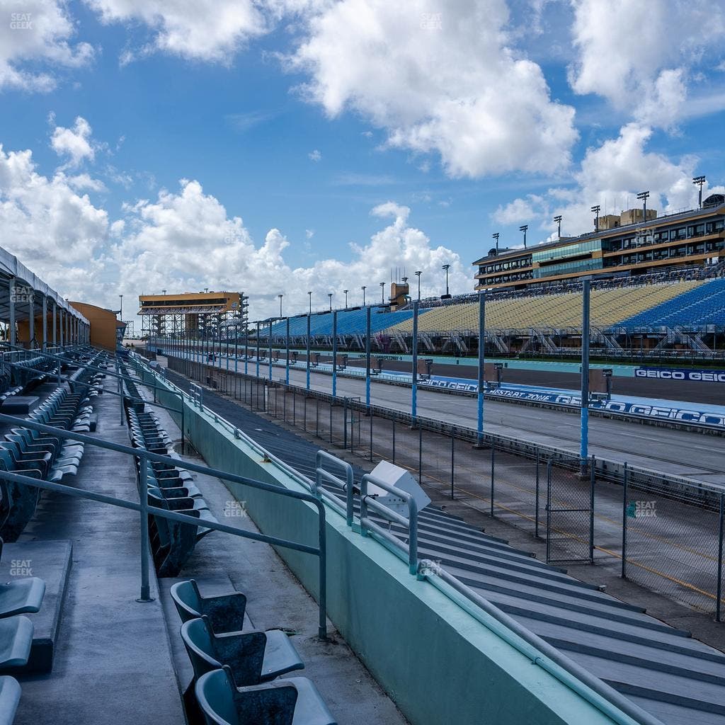 Homestead-Miami Speedway - Section Pit Road Cabana 30 Seat View