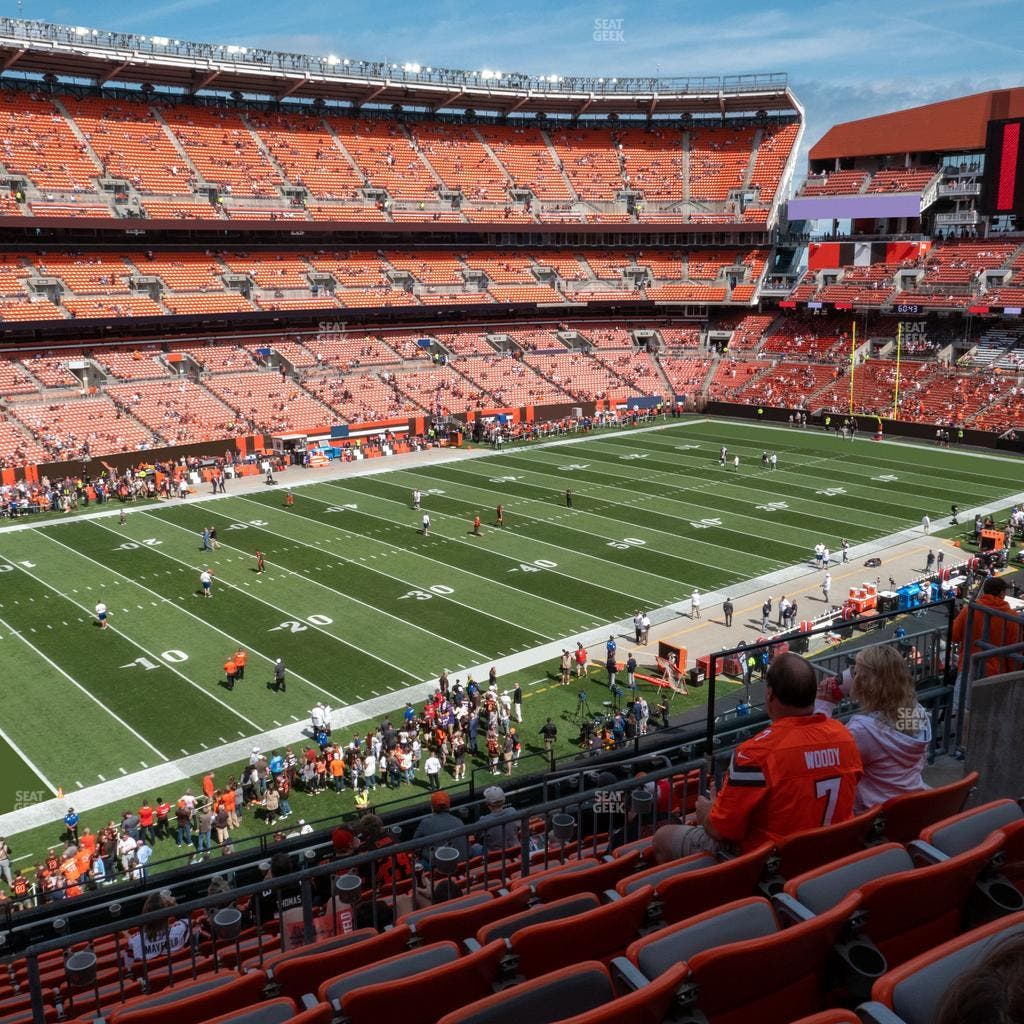 Huntington Bank Field - Section Club 304 Seat View