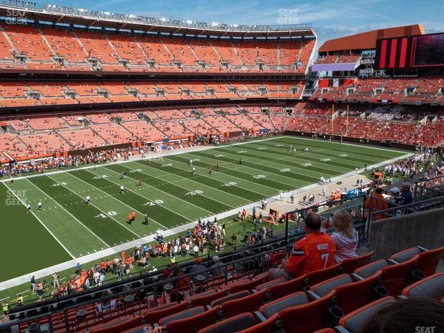 Huntington Bank Field - Section Club 304 Seat View