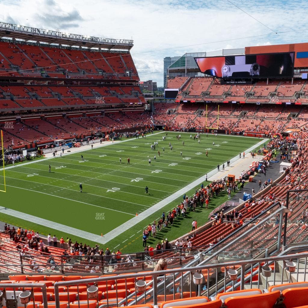 Huntington Bank Field - Section Club 325 Seat View