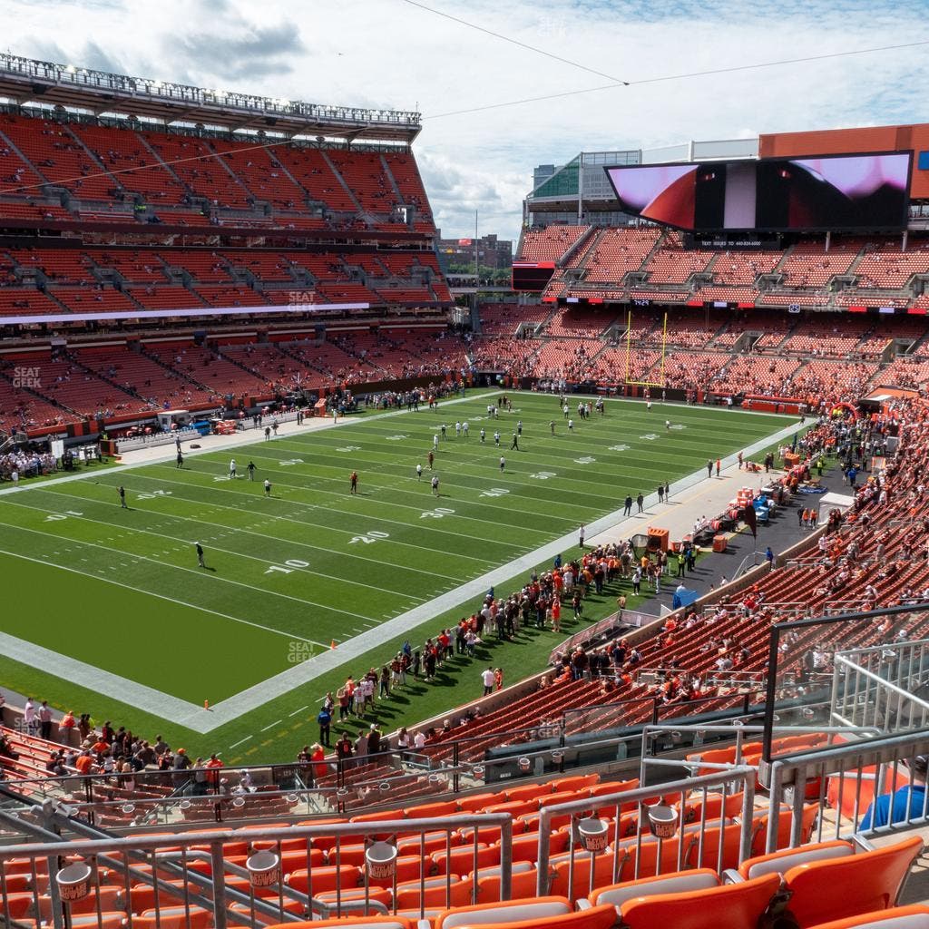Huntington Bank Field - Section Club 326 Seat View