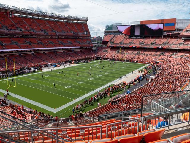 Huntington Bank Field - Section Club 326 Seat View