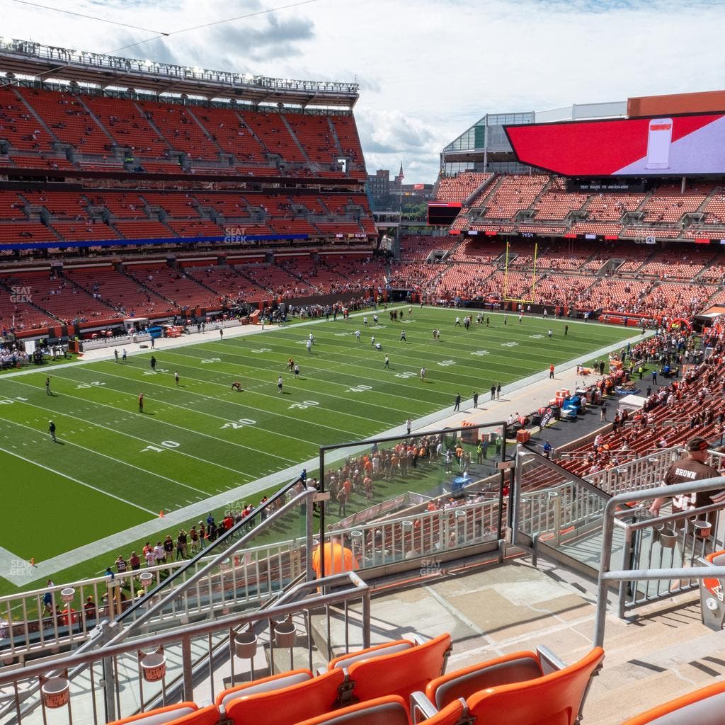 Huntington Bank Field - Section Club 327 Seat View