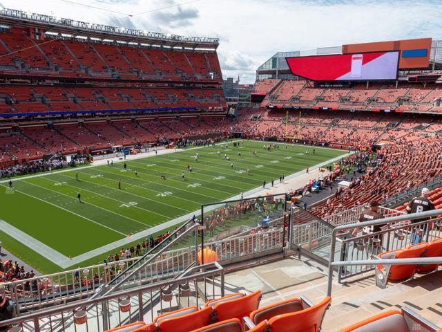 Huntington Bank Field - Section Club 327 Seat View