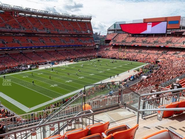 Huntington Bank Field - Section Club 327 Seat View