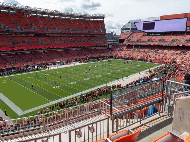 Huntington Bank Field - Section Club 328 Seat View