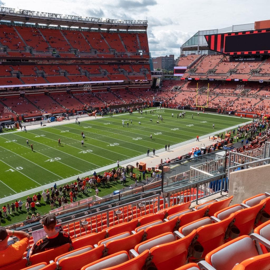 Huntington Bank Field - Section Club 329 Seat View