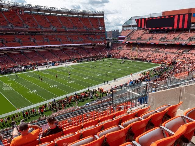 Huntington Bank Field - Section Club 329 Seat View
