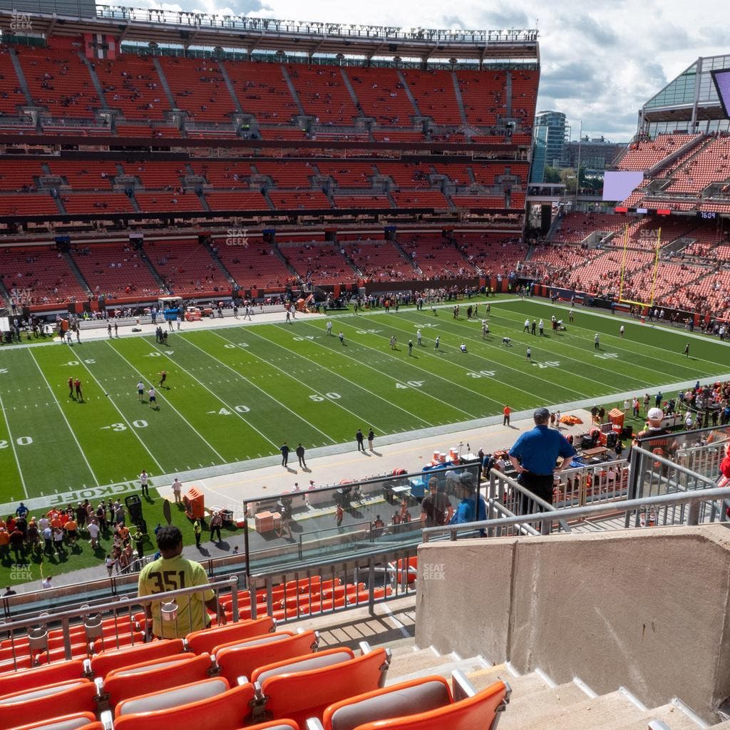 Huntington Bank Field - Section Club 331 Seat View
