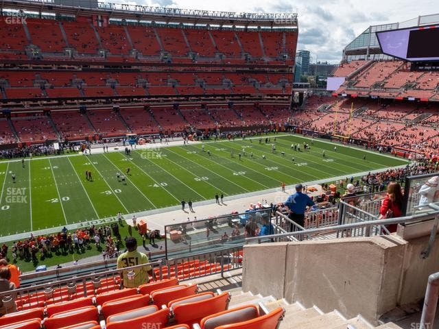 Huntington Bank Field - Section Club 331 Seat View