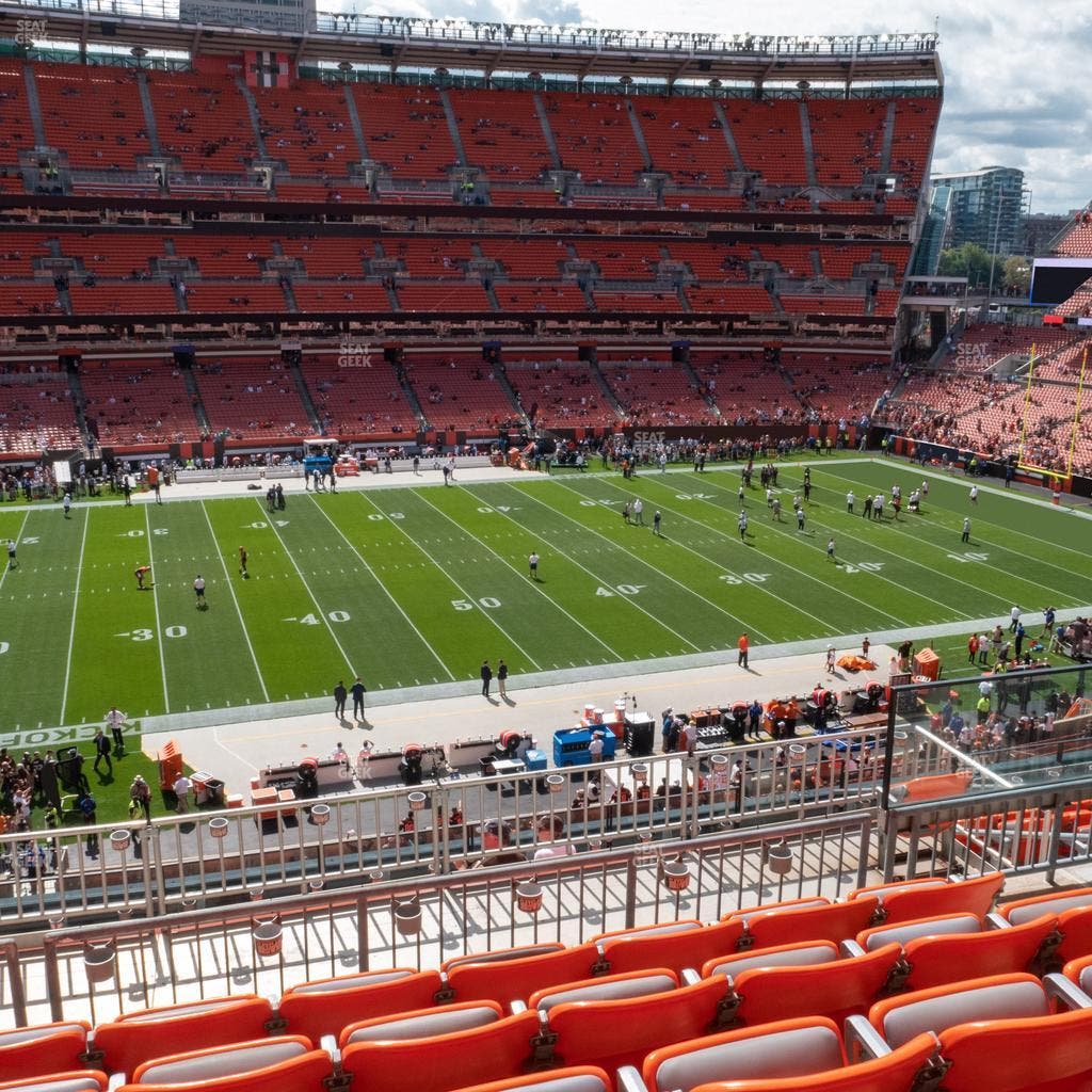 Huntington Bank Field - Section Club 332 Seat View