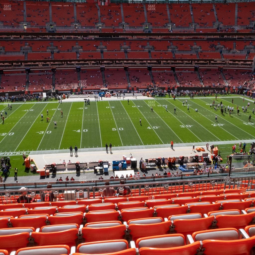 Huntington Bank Field - Section Club 333 Seat View