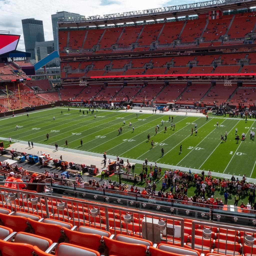 Huntington Bank Field - Section Club 337 Seat View
