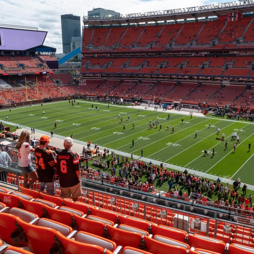 Huntington Bank Field - Section Club 338 Seat View