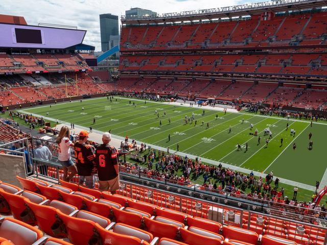 Huntington Bank Field - Section Club 338 Seat View
