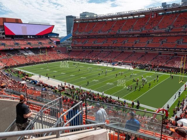 Huntington Bank Field - Section Club 339 Seat View