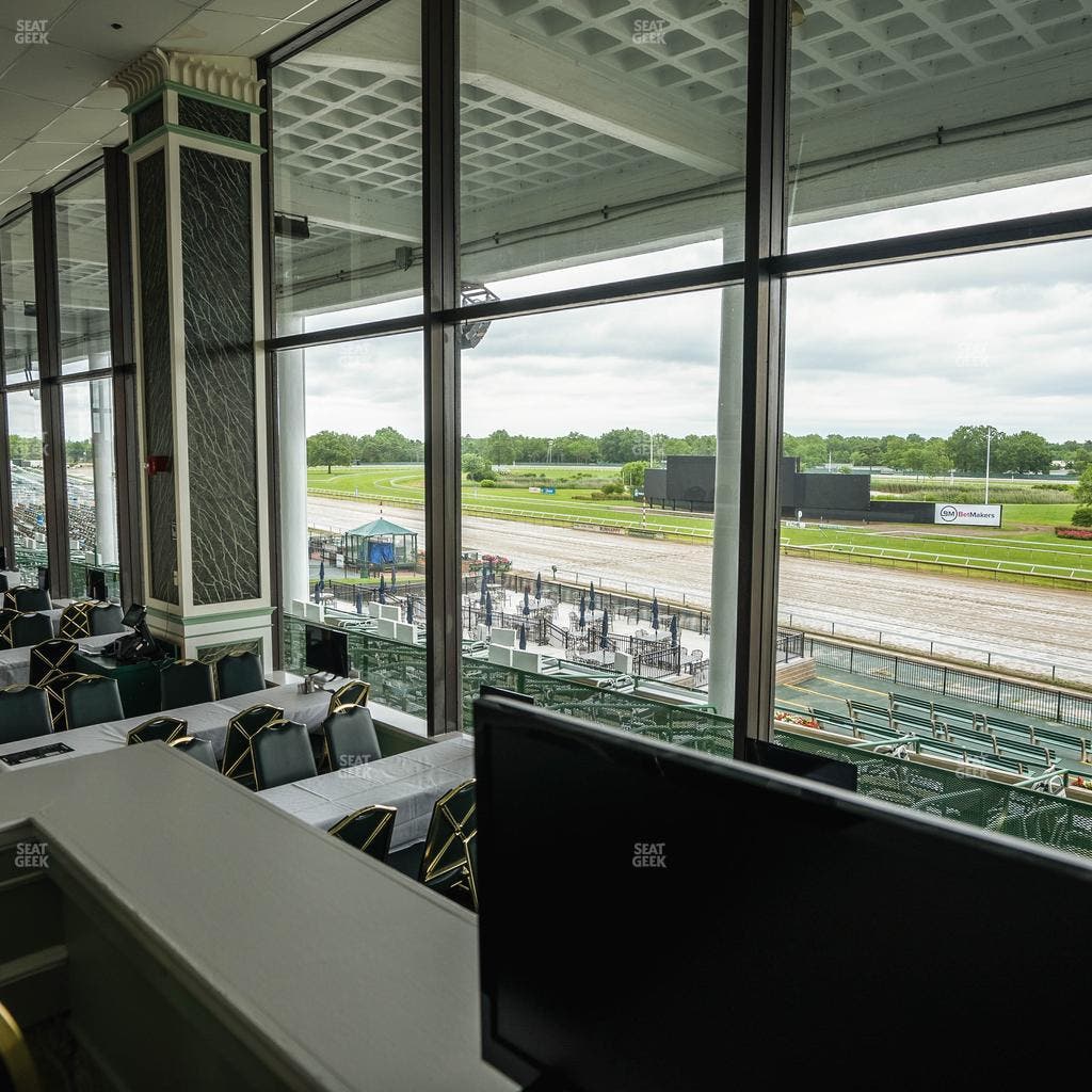 Monmouth Park - Section Dining Club Table 24 Seat View