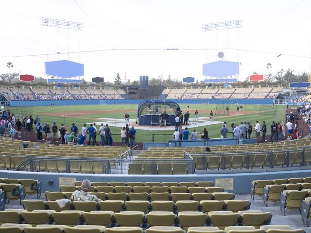 UNIQLO Field at Dodger Stadium - Section 1 Fd Seat View