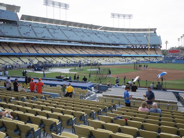 UNIQLO Field at Dodger Stadium - Section 28 Fd Seat View
