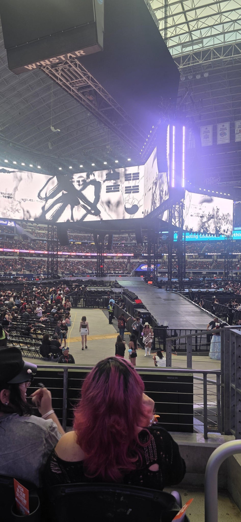 Vue réelle des fans prise de la Section 120 au site AT&T Stadium par Gabriella M