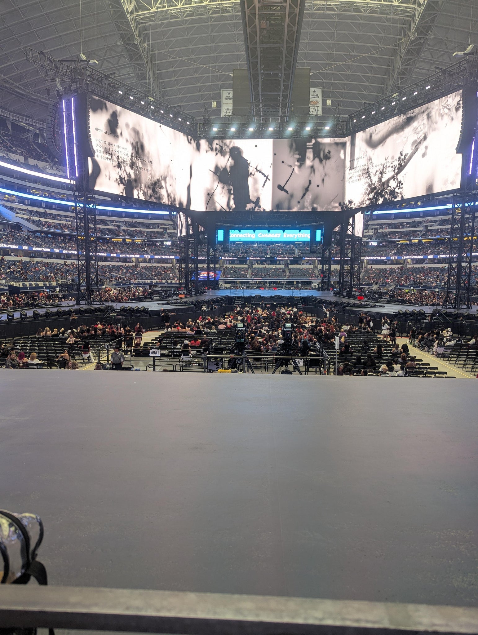 Vue réelle des fans prise de la Section 123 au site AT&T Stadium par Audreauna K