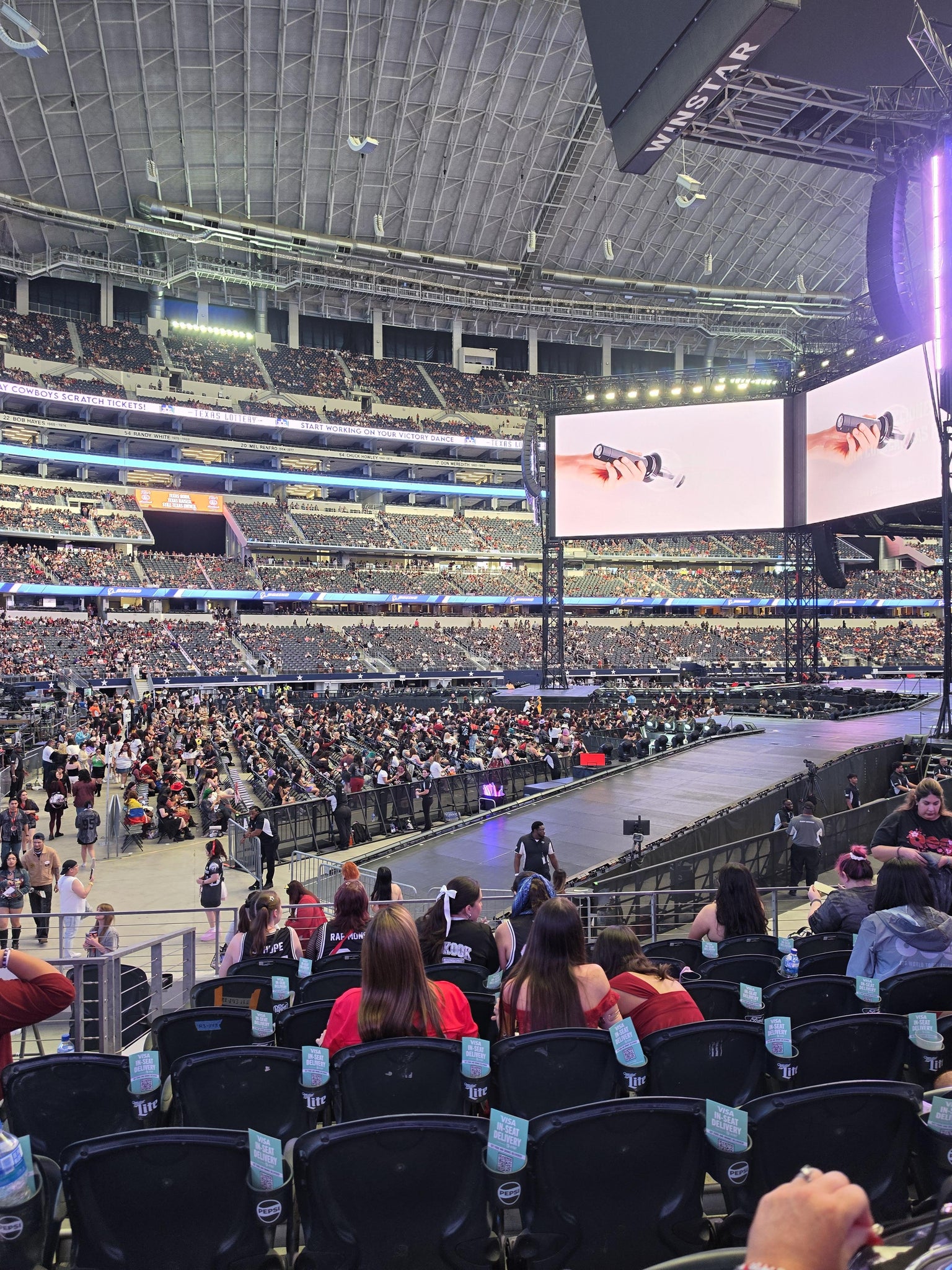 Vue réelle des fans prise de la Section 143 au site AT&T Stadium par Jayne S