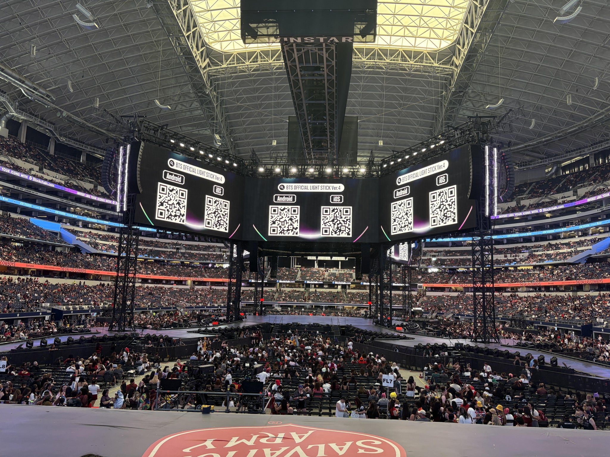 Vue réelle des fans prise de la Section 148 au site AT&T Stadium par Lizbeth E