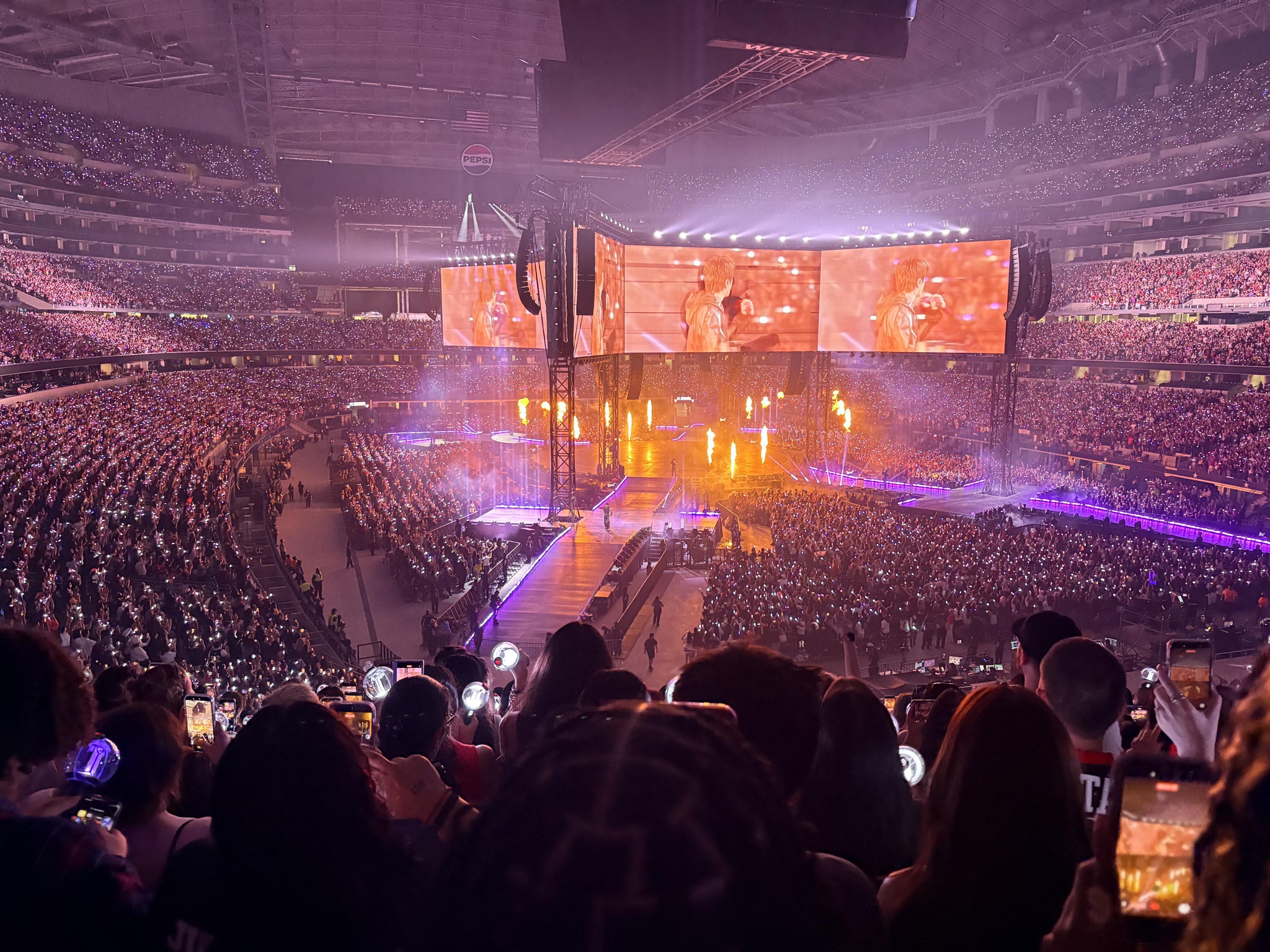 Vue réelle des fans prise de la Section 201 au site AT&T Stadium par Rachel T