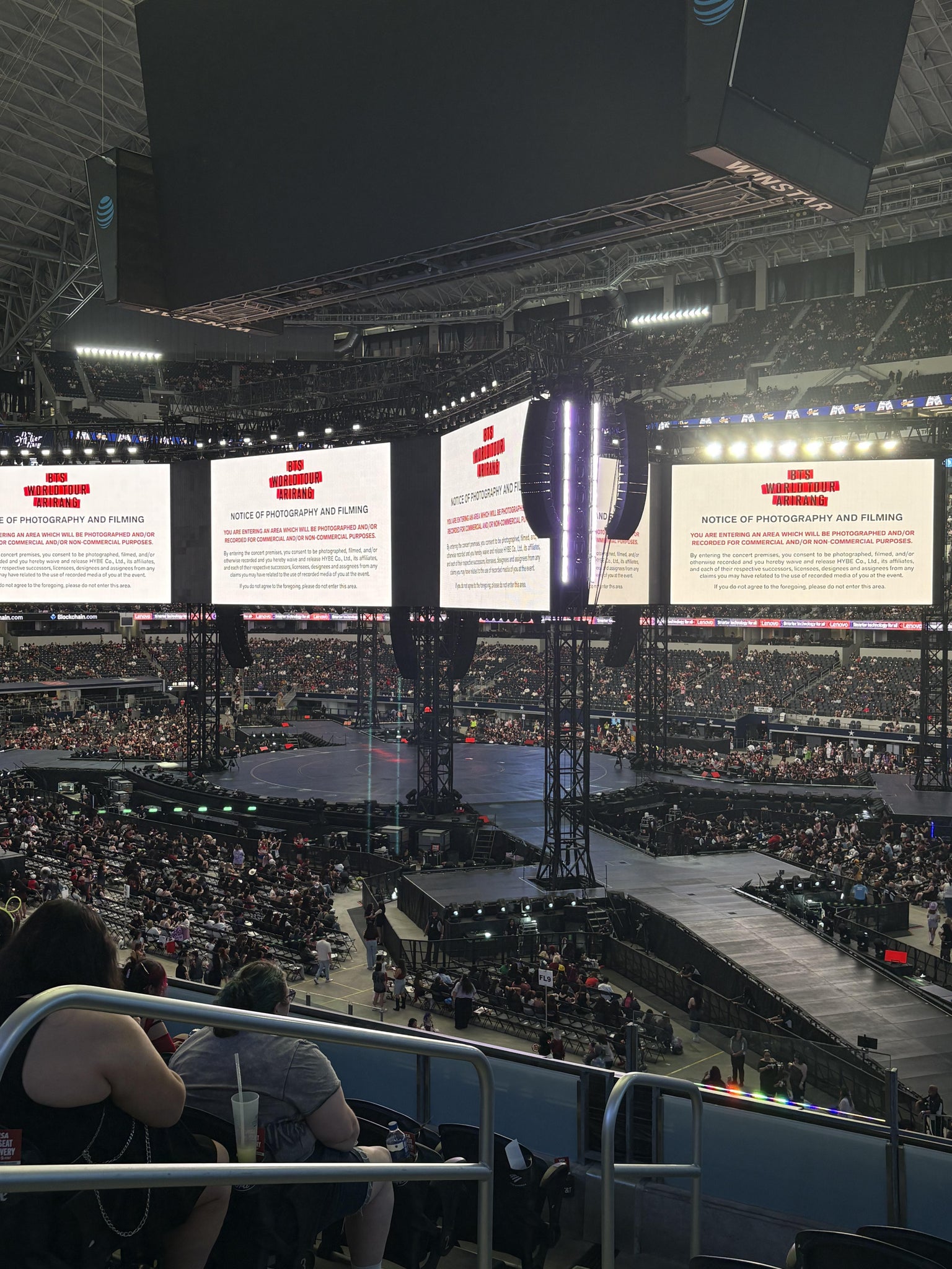 Vue réelle des fans prise de la Section 204 au site AT&T Stadium par Janie M