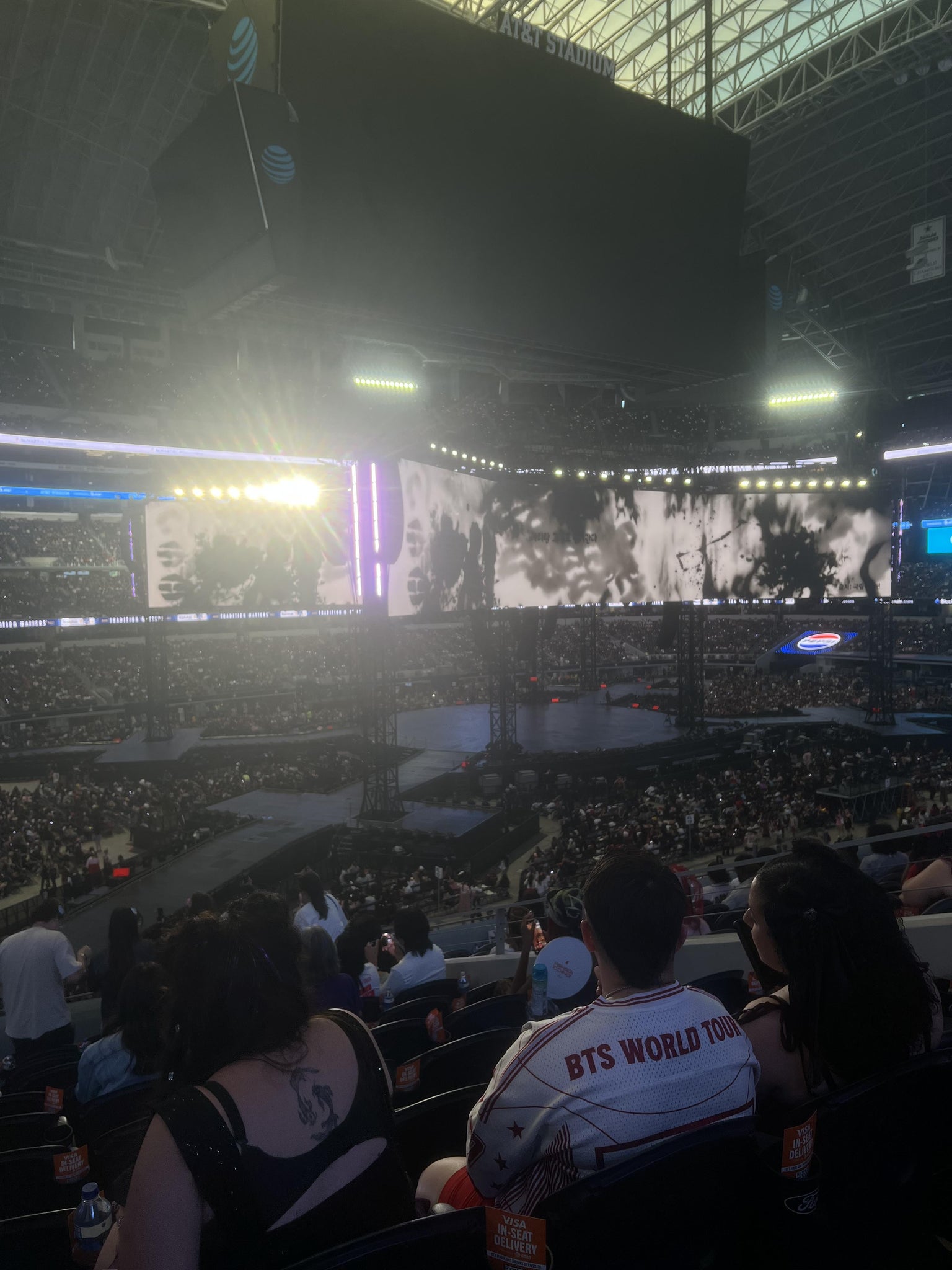 Vue réelle des fans prise de la Section 215 au site AT&T Stadium par Celeste R