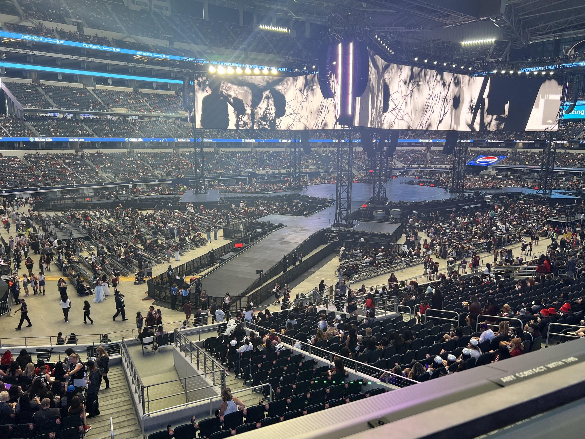 Vue réelle des fans prise de la Section 216 au site AT&T Stadium par Grace K