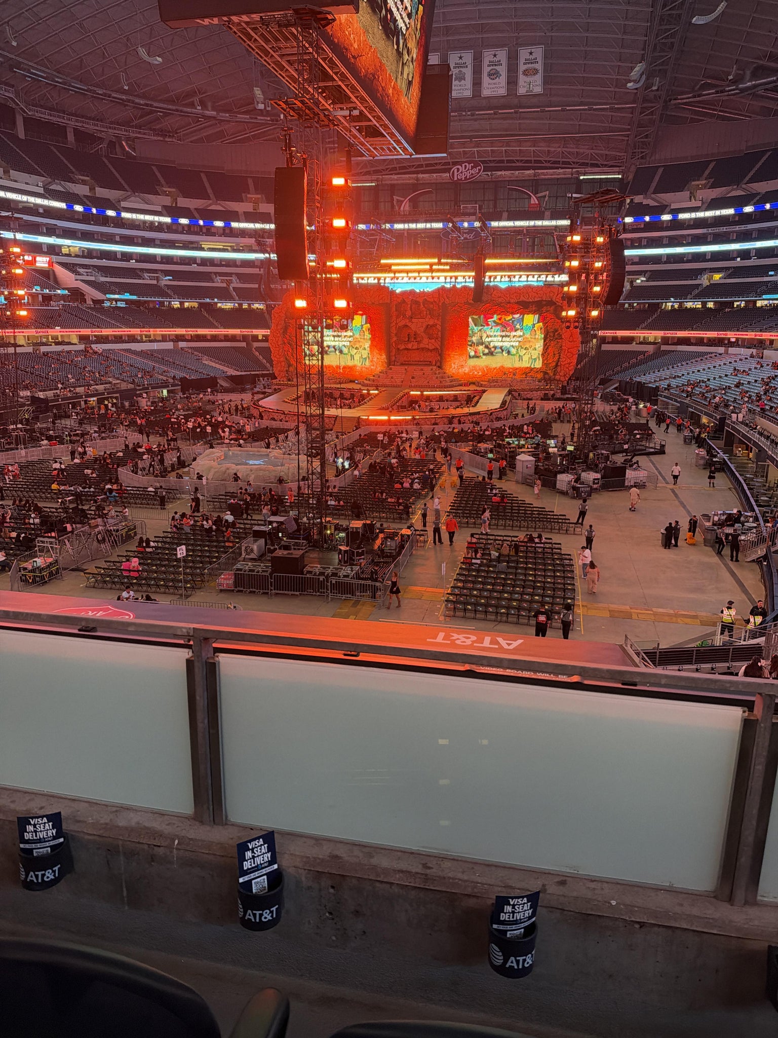 Vue réelle des fans prise de la Section 220 au site AT&T Stadium par Vanessa L