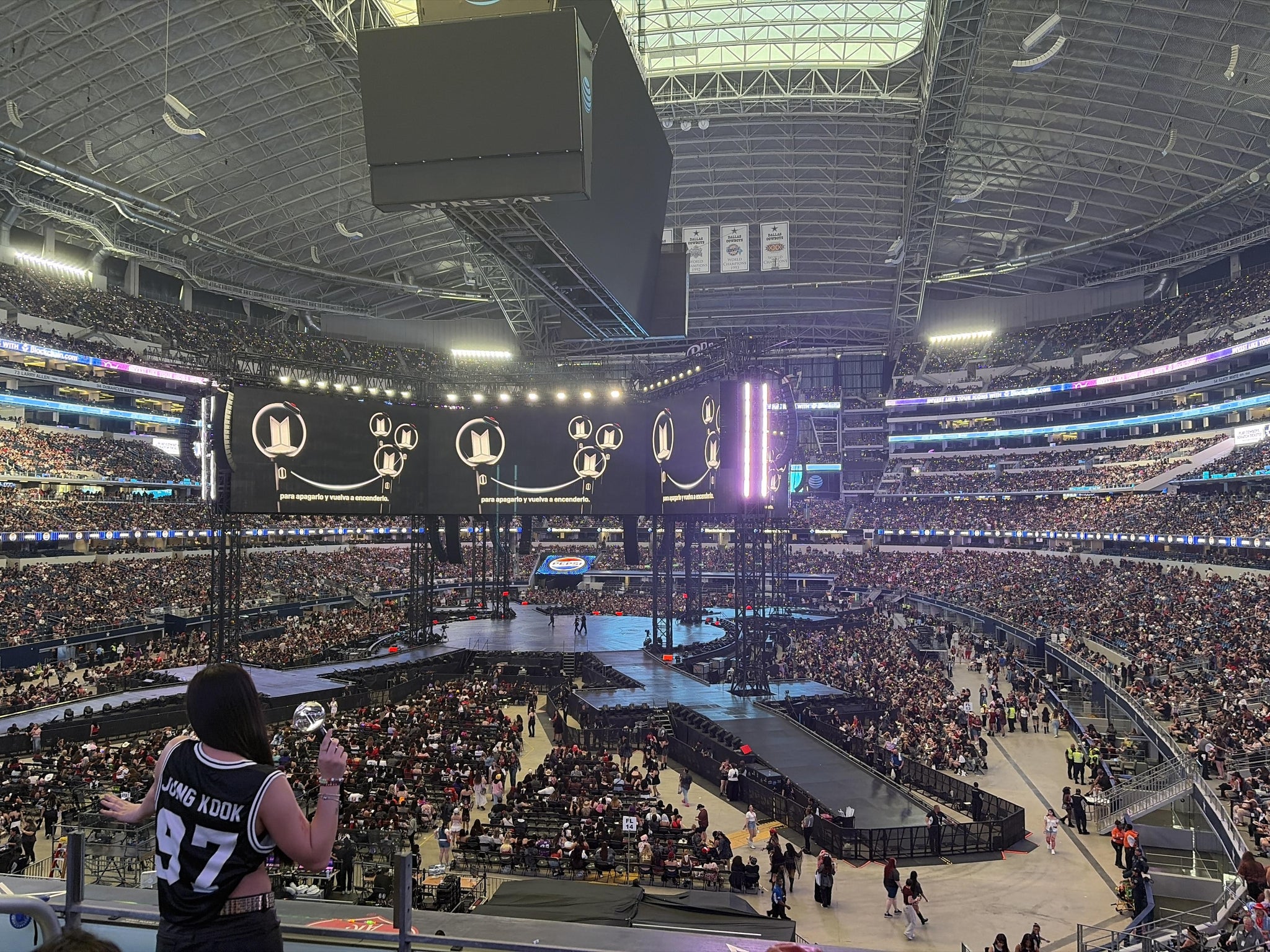 Vue réelle des fans prise de la Section 220 au site AT&T Stadium par Abigail H