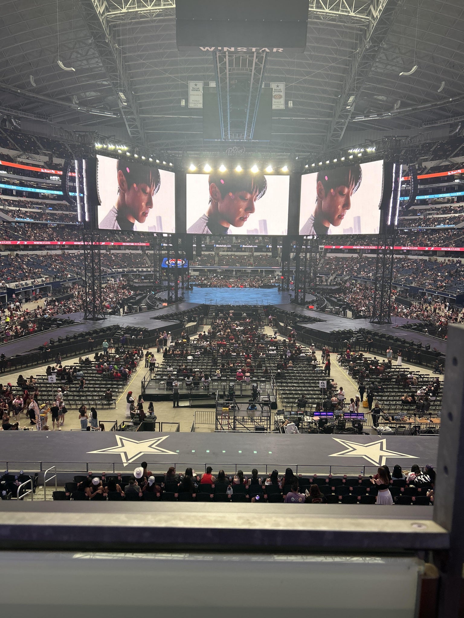 Vue réelle des fans prise de la Section 223 au site AT&T Stadium par Tiffany P