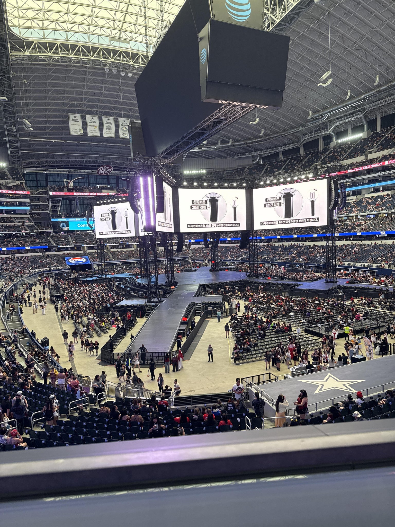 Vue réelle des fans prise de la Section 226 au site AT&T Stadium par Doris K