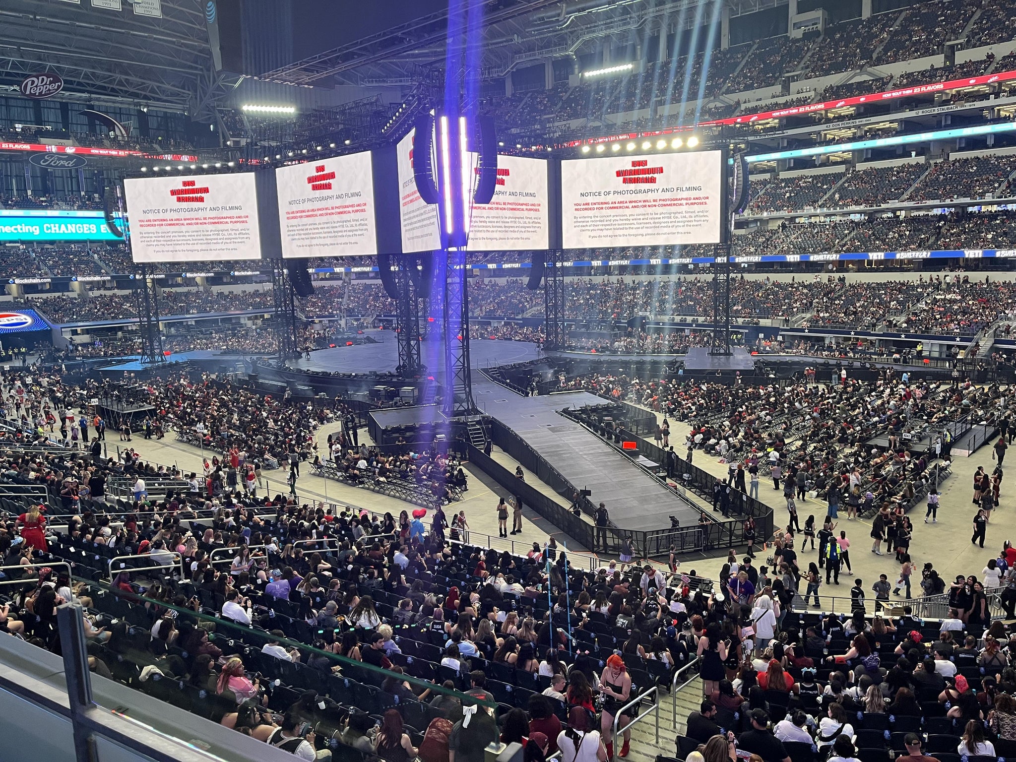 Vue réelle des fans prise de la Section 228 au site AT&T Stadium par Sujin K