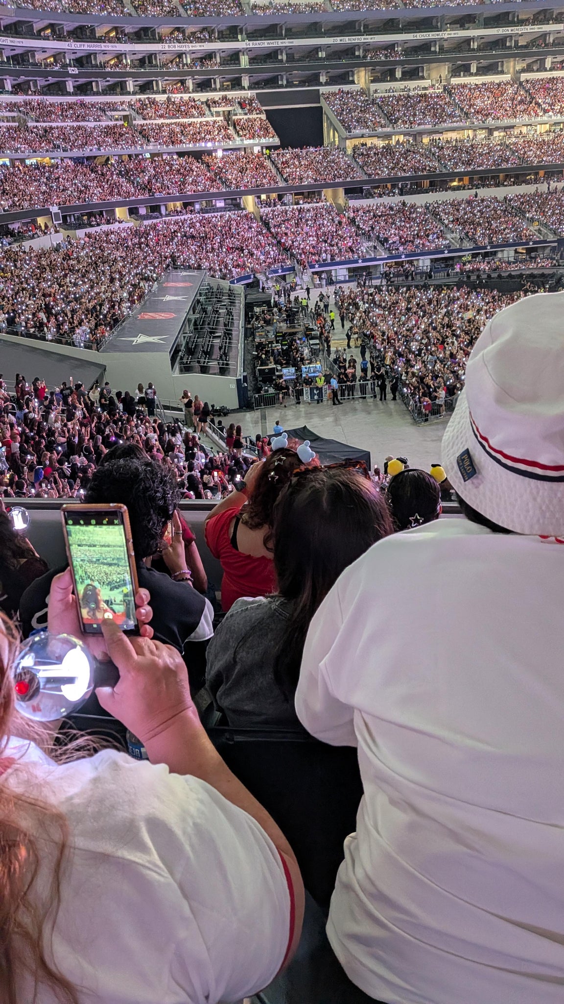 Vue réelle des fans prise de la Section 241 au site AT&T Stadium par Theresa F