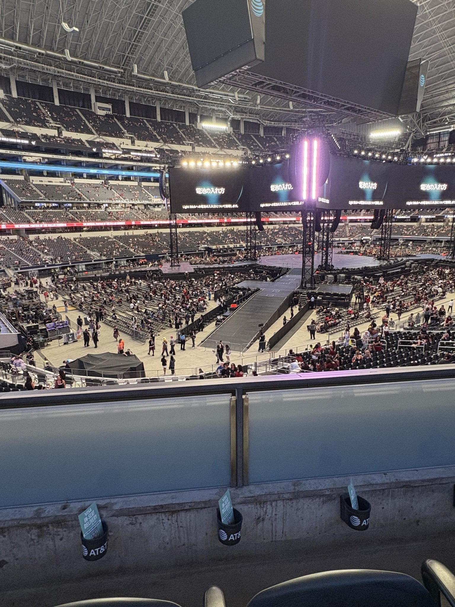 Vue réelle des fans prise de la Section 242 au site AT&T Stadium par Dulce M