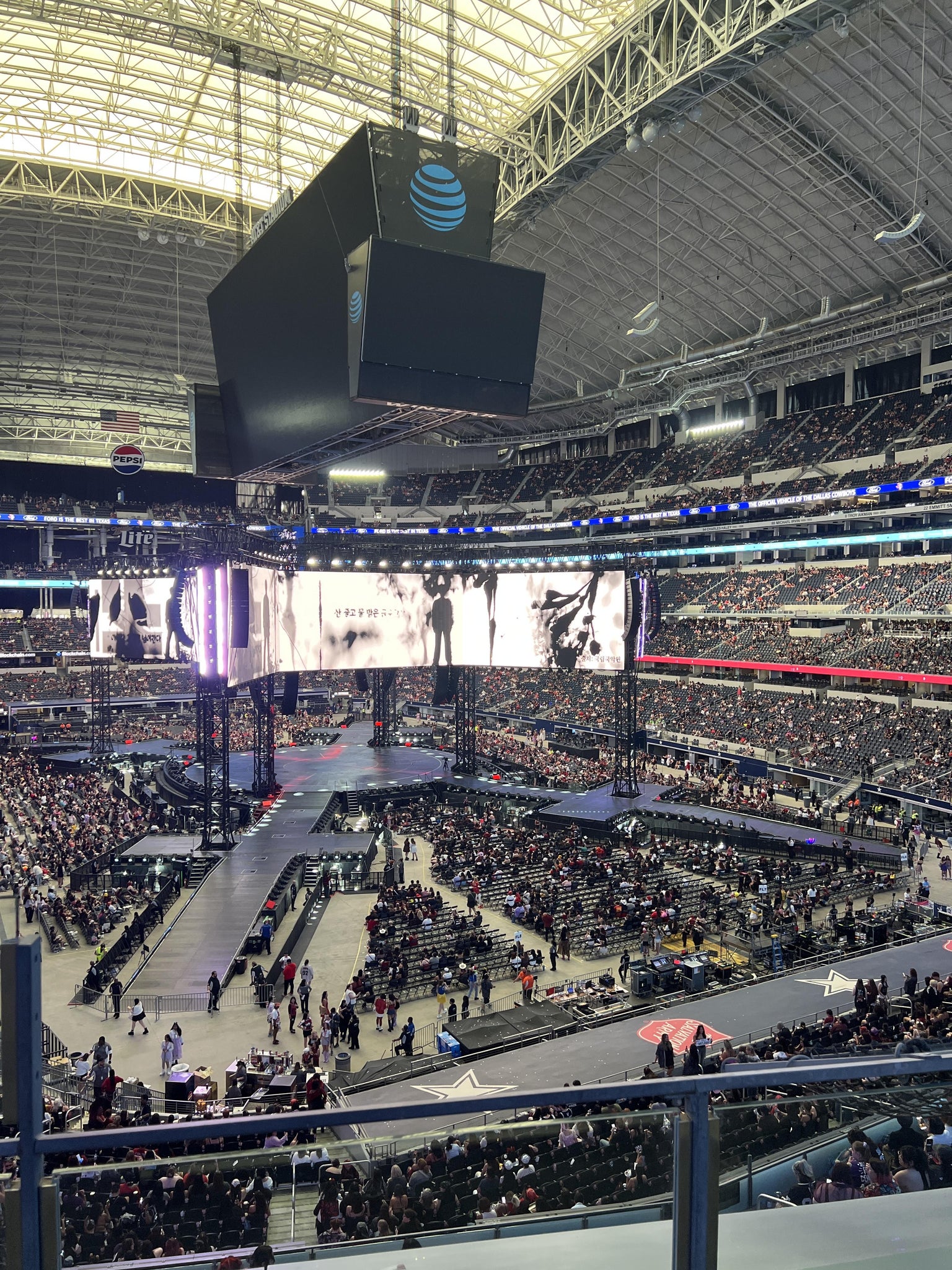 Vue réelle des fans prise de la Section 301 au site AT&T Stadium par Hannah Y