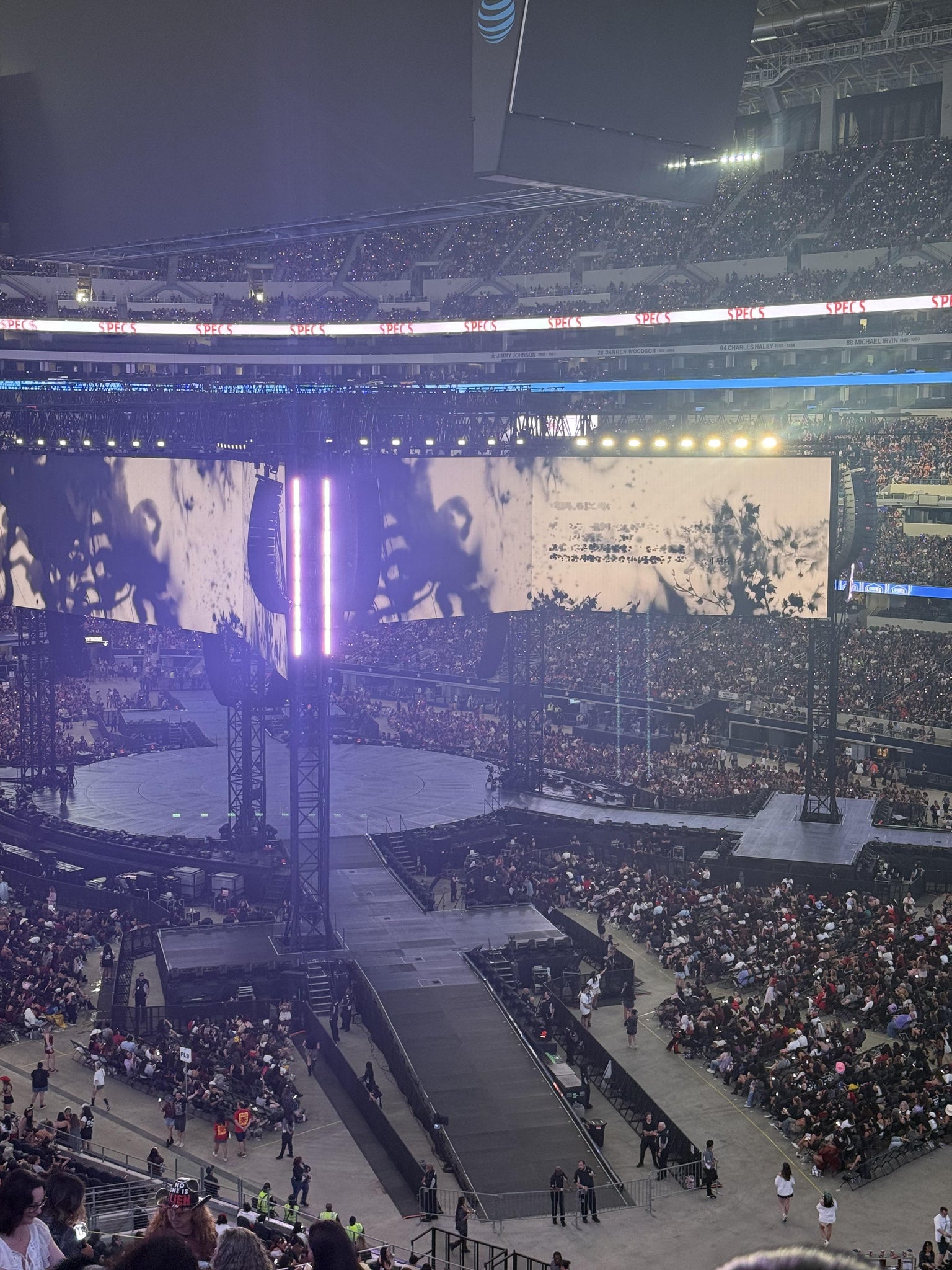 Vue réelle des fans prise de la Section 303 au site AT&T Stadium par Thanh-nhi M