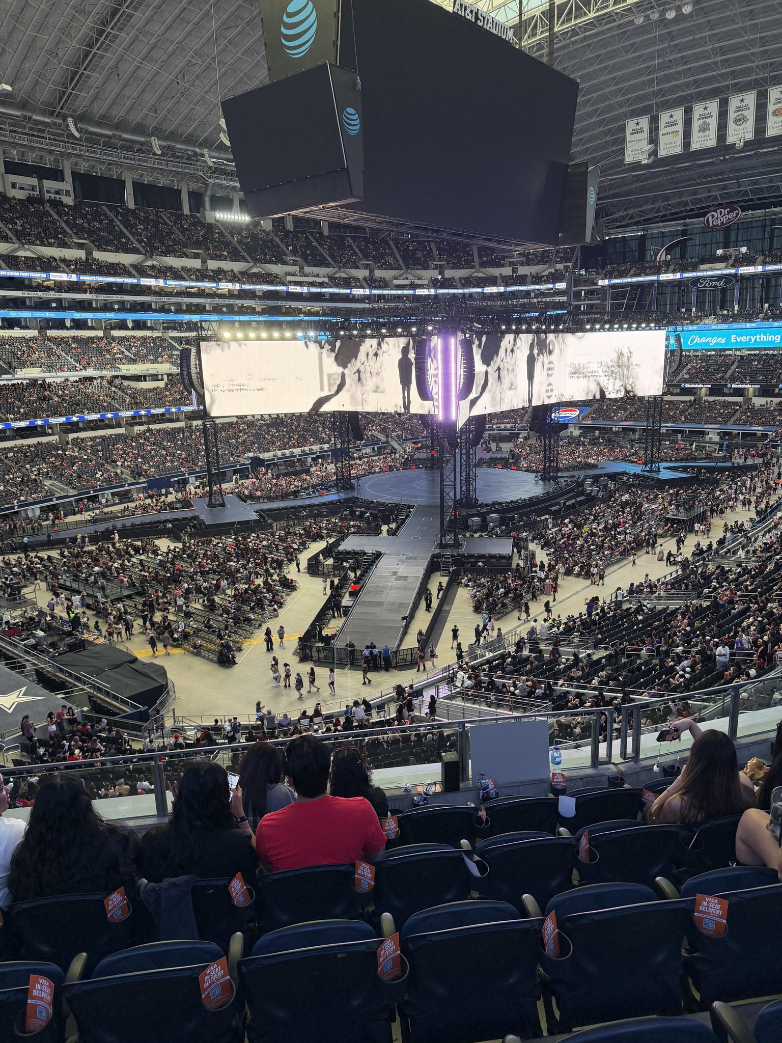 Vue réelle des fans prise de la Section 318 au site AT&T Stadium par Sara M
