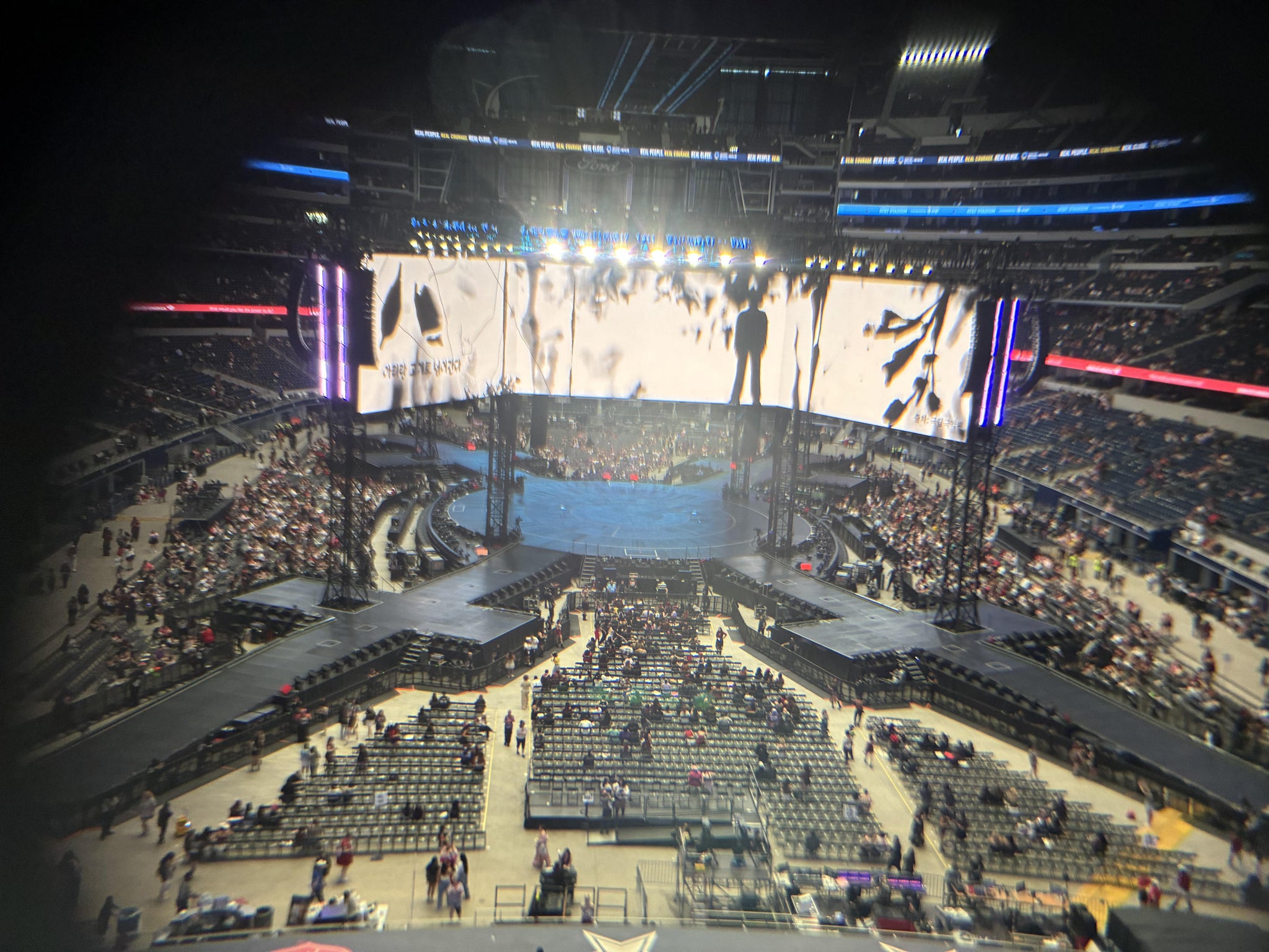 Vue réelle des fans prise de la Section 324 au site AT&T Stadium par Tricia S