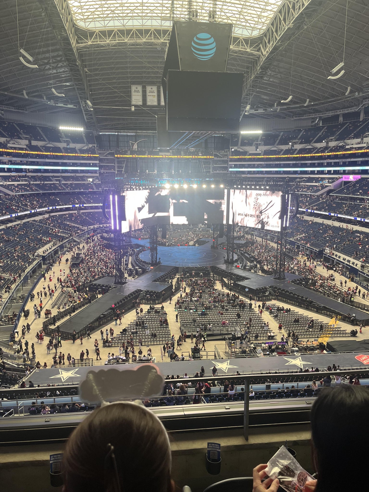 Vue réelle des fans prise de la Section 325 au site AT&T Stadium par Alicia J